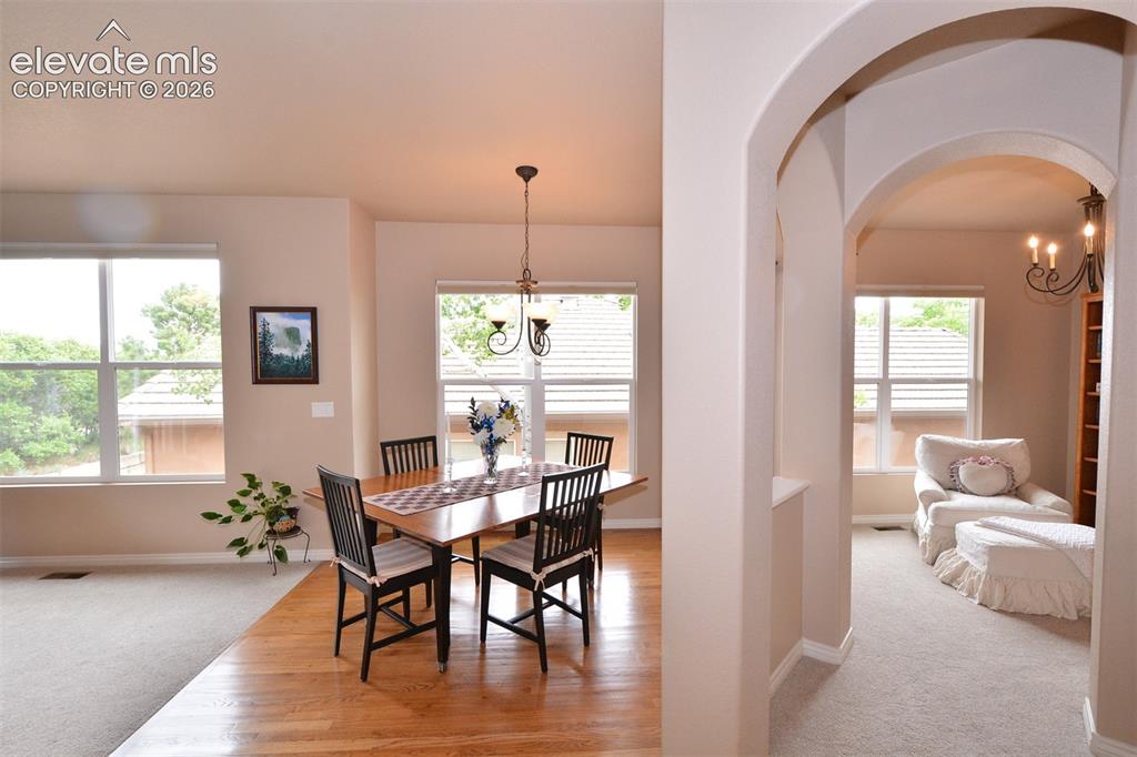 Image 12 of 34: Dining Area