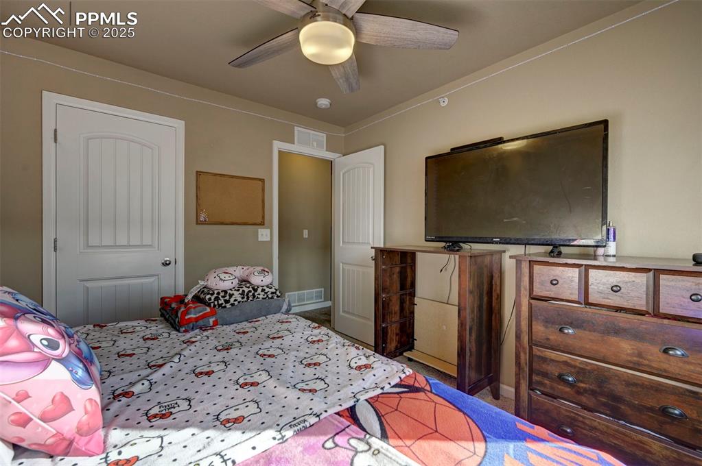 Image 22 of 29: Bedroom