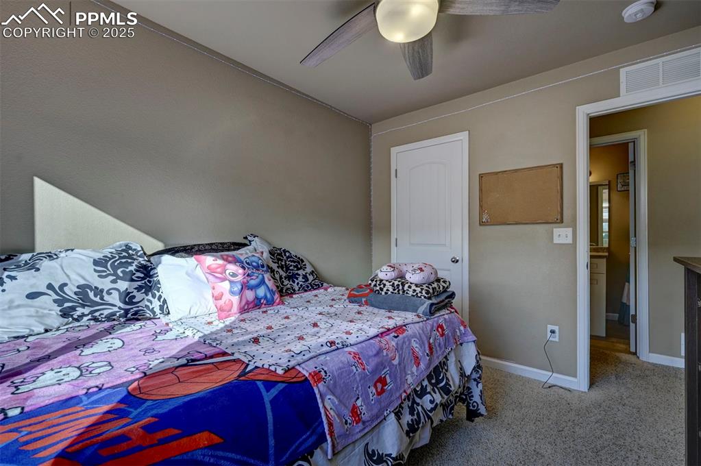 Image 23 of 29: Bedroom