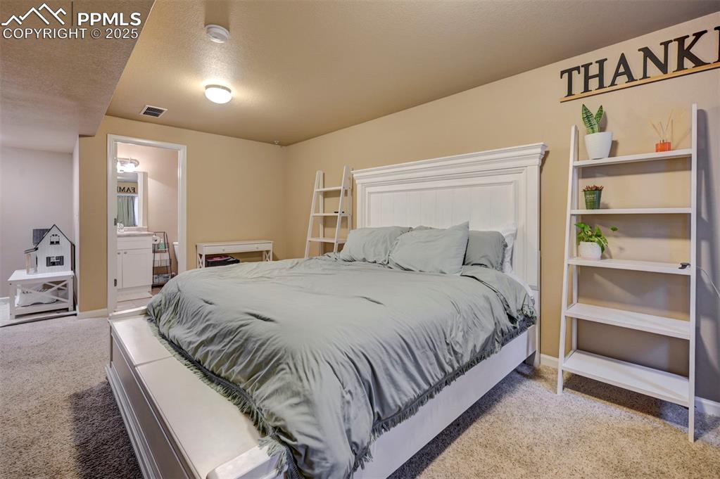 Image 25 of 29: Bedroom