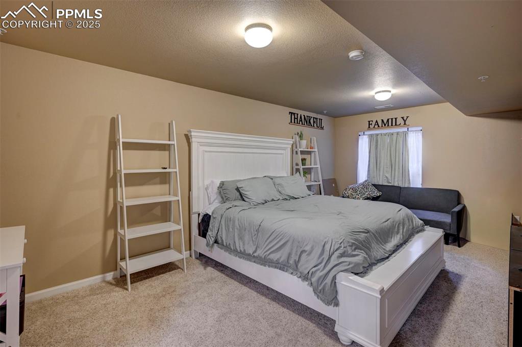 Image 27 of 29: Bedroom