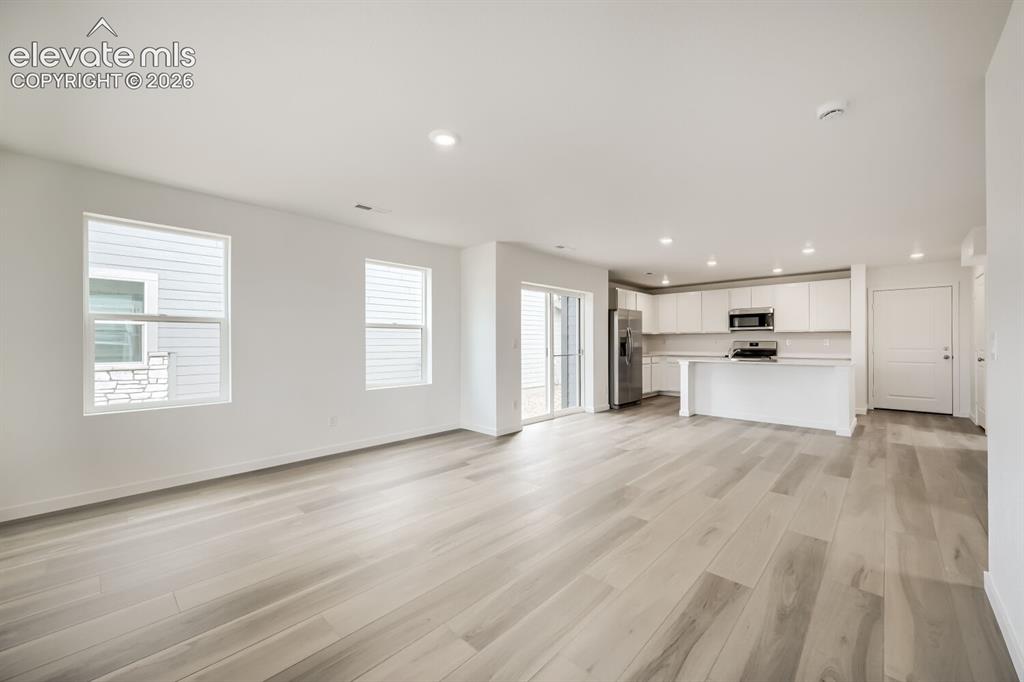 Image 3 of 11: Living Room
