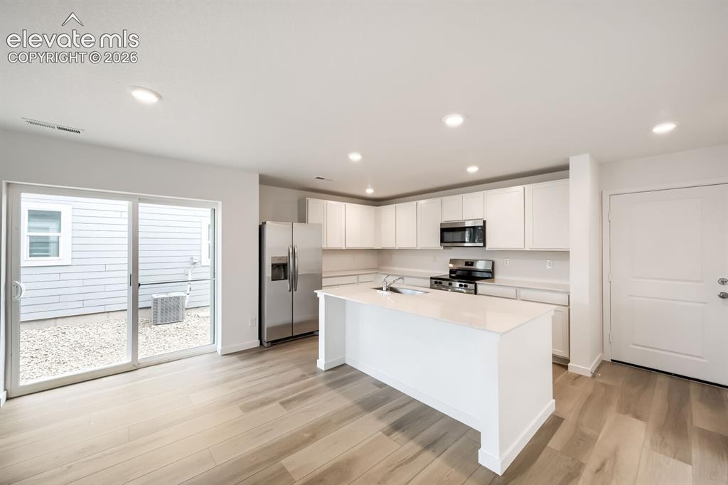 Image 5 of 11: Kitchen