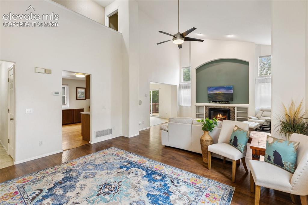 Image 10 of 50: Living Room
