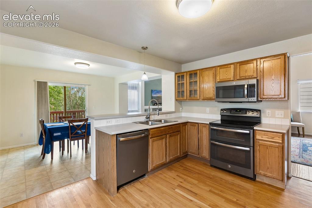 Image 17 of 50: Kitchen