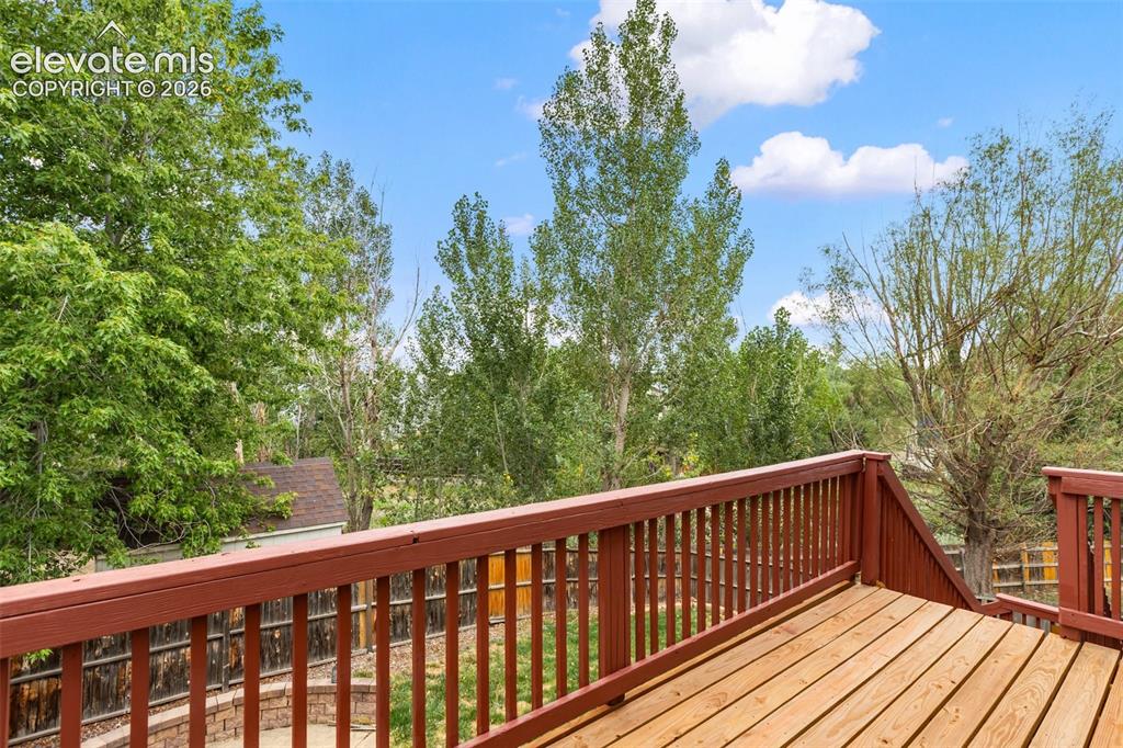 Image 43 of 50: Deck