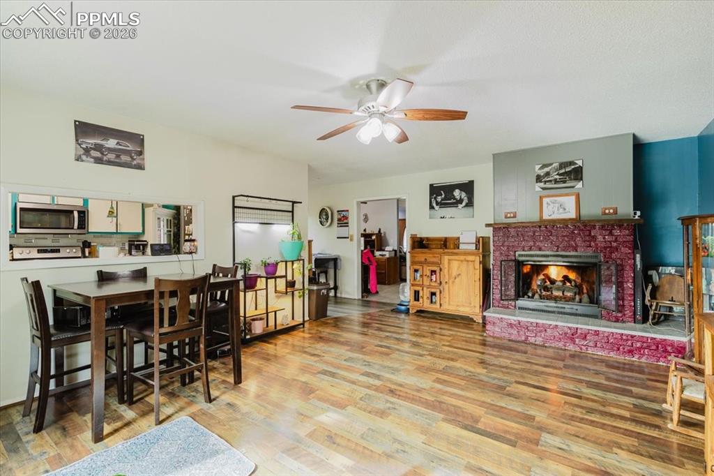 Image 14 of 48: Dining Area