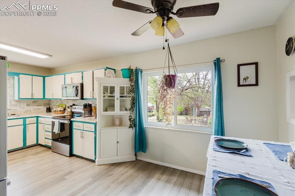 Image 16 of 48: Kitchen