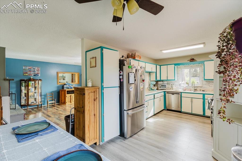 Image 17 of 48: Kitchen