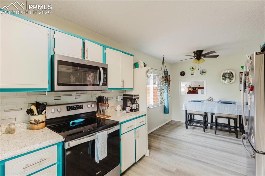 Image 19 of 48: Kitchen