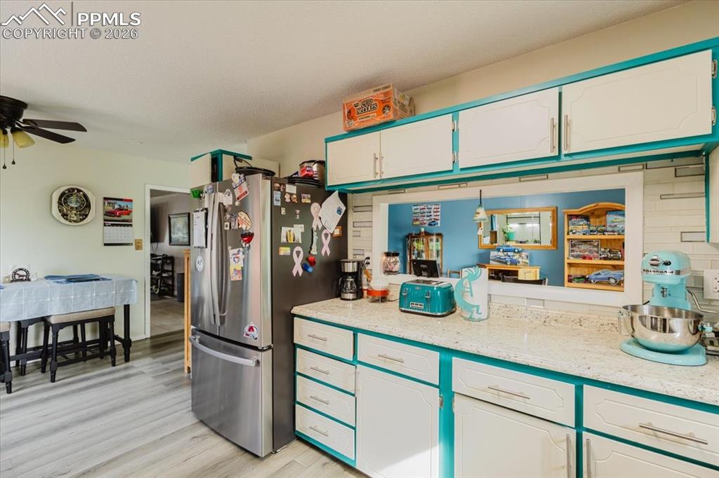 Image 20 of 48: Kitchen