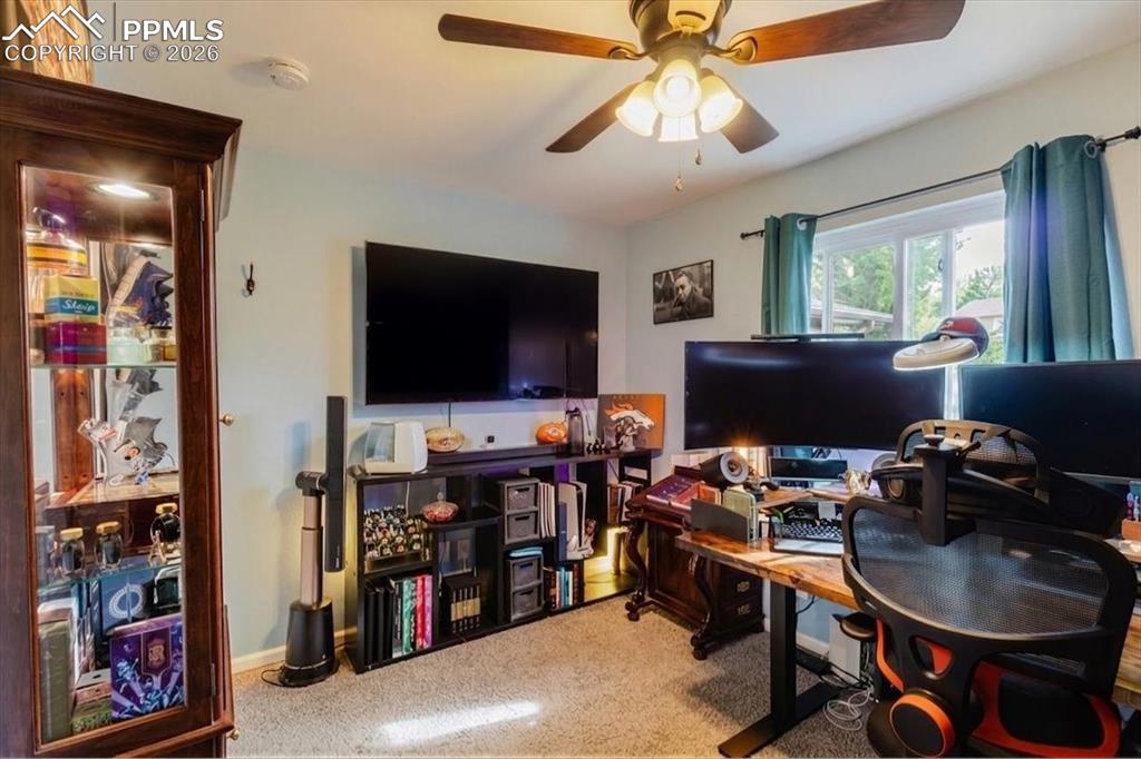 Image 27 of 48: Office