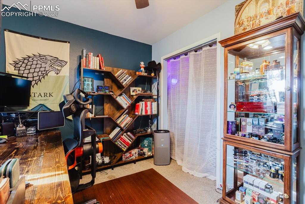 Image 28 of 48: Office