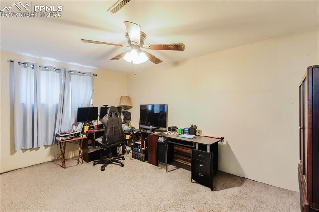 Image 39 of 48: Office