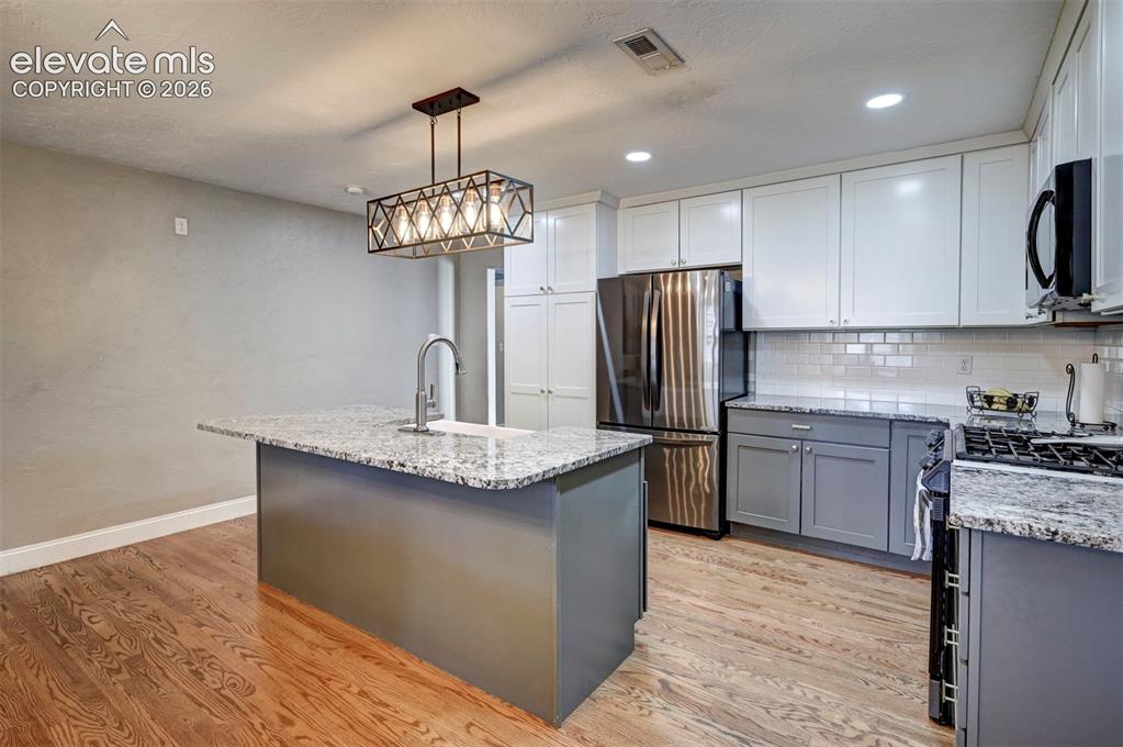 Image 11 of 47: Kitchen