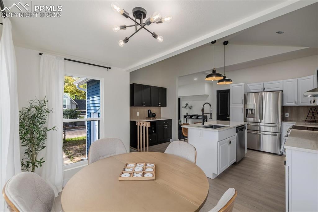 Image 14 of 38: Dining Area