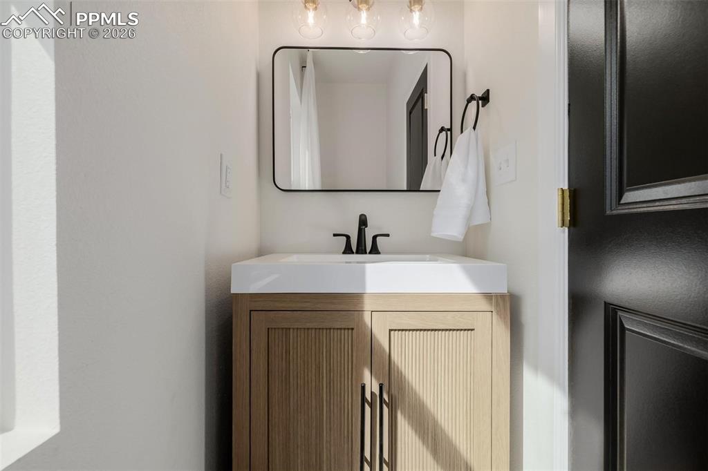 Image 18 of 38: Bathroom