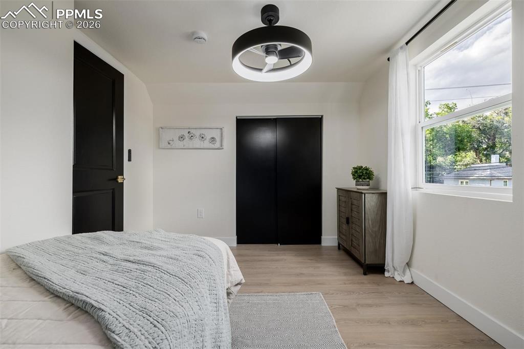 Image 25 of 38: Bedroom