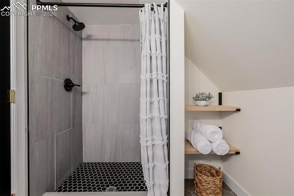 Image 30 of 38: Bathroom