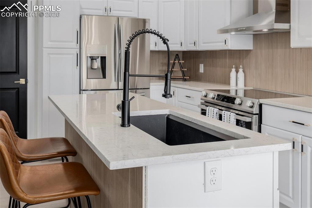 Image 9 of 38: Kitchen