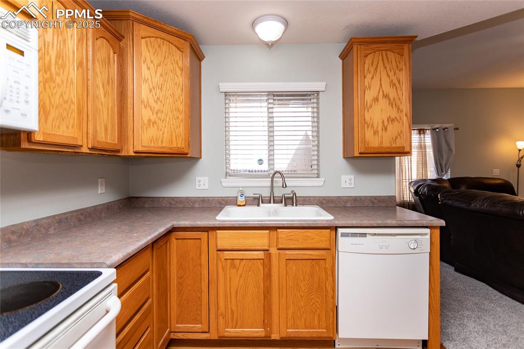 Image 13 of 35: Kitchen