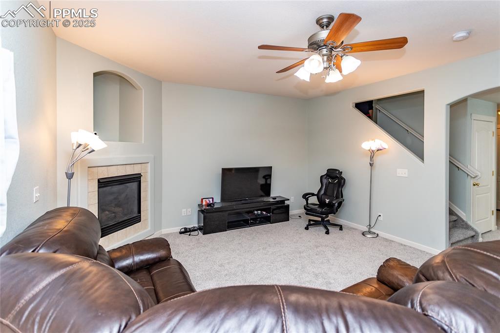 Image 17 of 35: Living Room