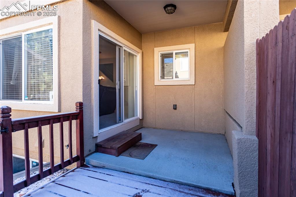 Image 32 of 35: Entry