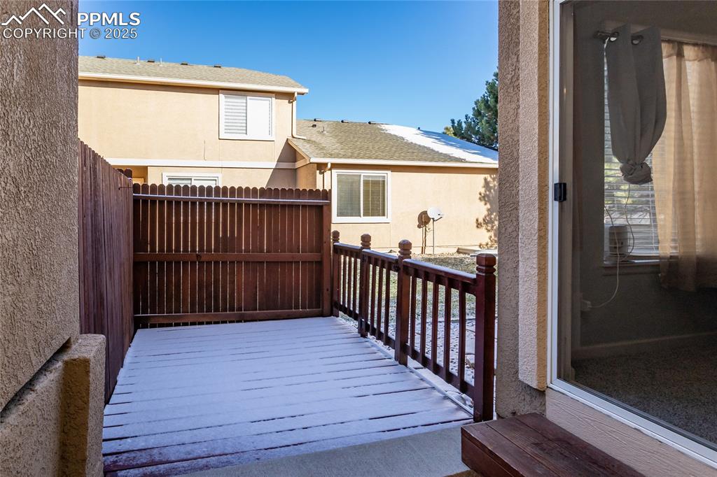 Image 33 of 35: Deck