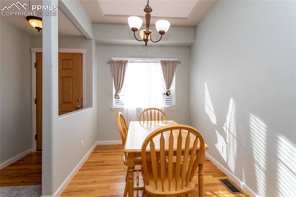 Image 5 of 35: Dining Area