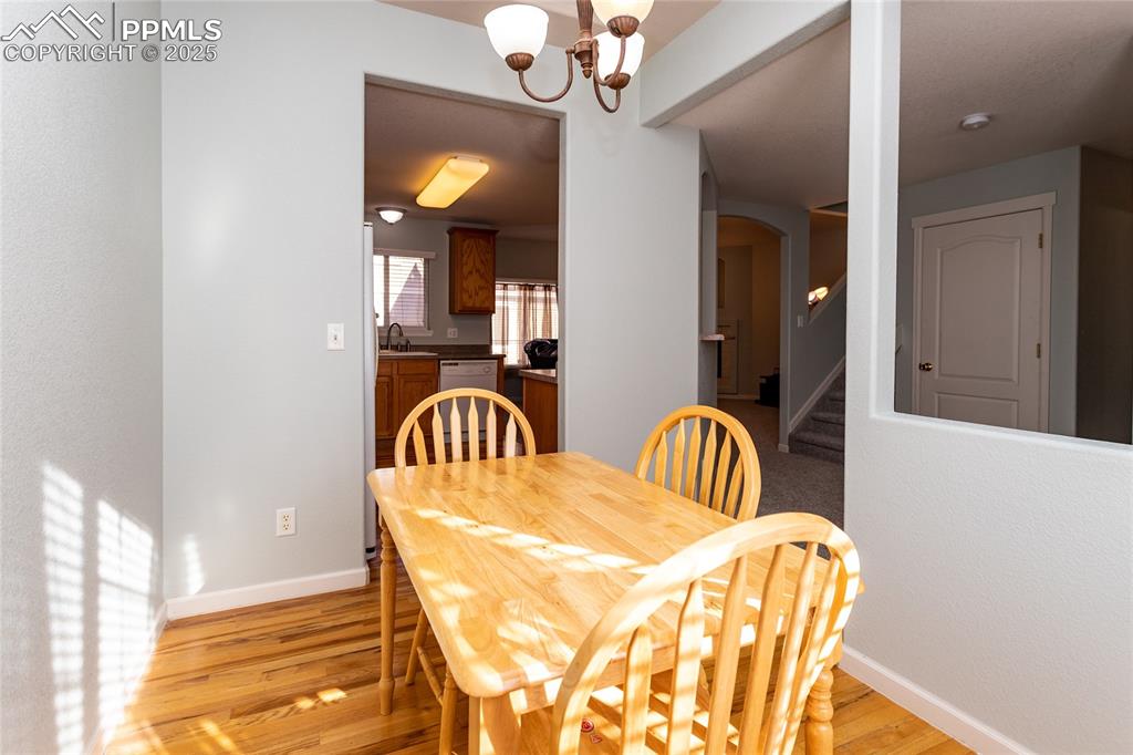 Image 7 of 35: Dining Area