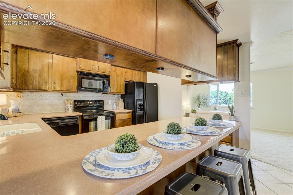 Image 8 of 33: Kitchen