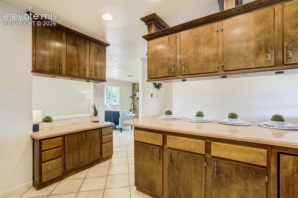Image 9 of 33: Kitchen