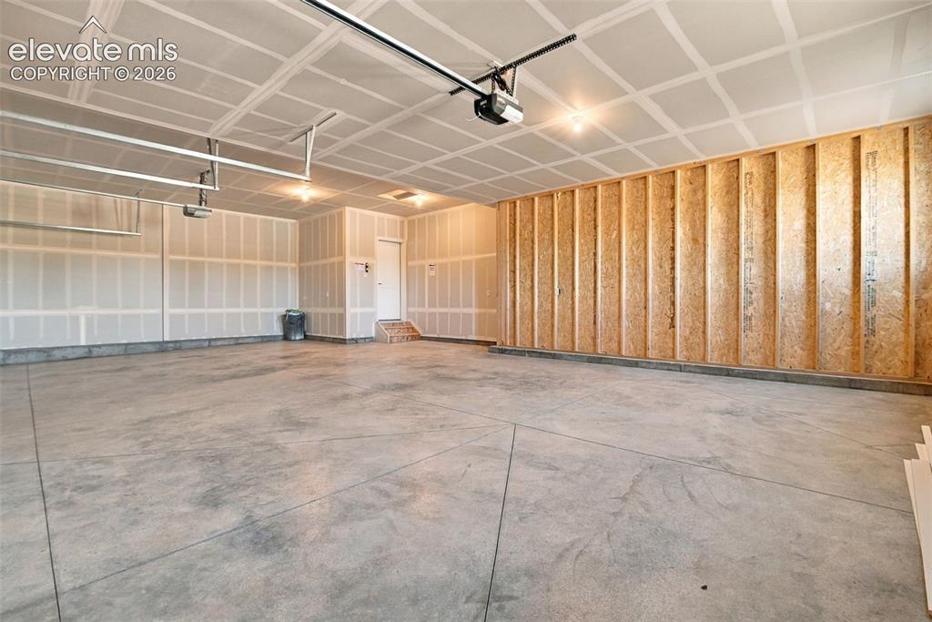 Image 11 of 48: Garage
