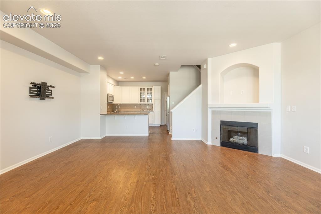 Image 4 of 23: Living Room