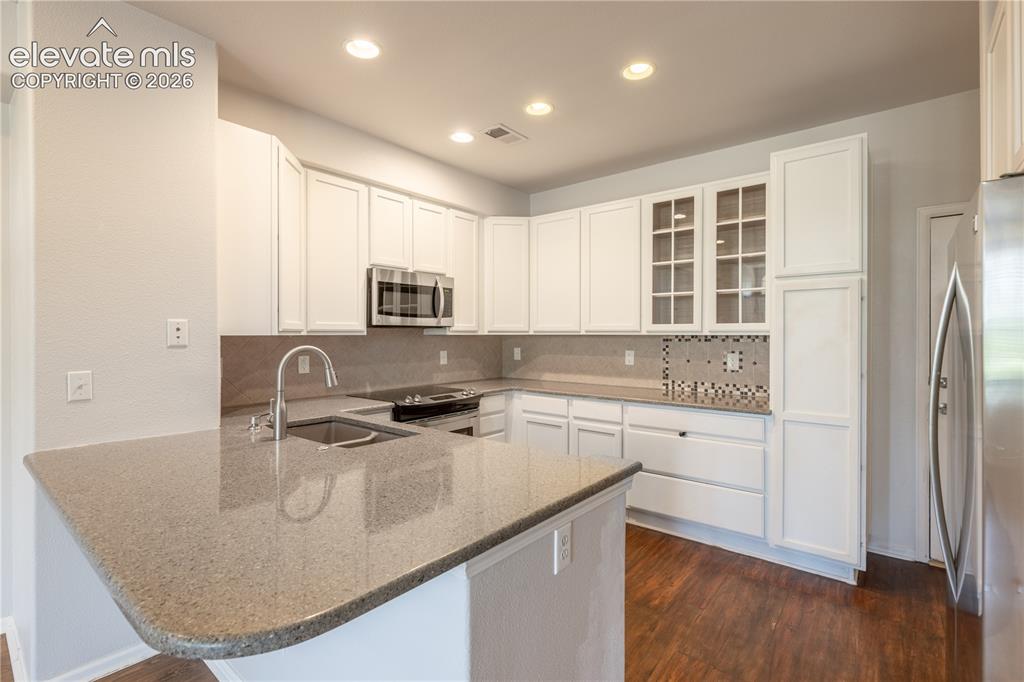 Image 8 of 23: Kitchen