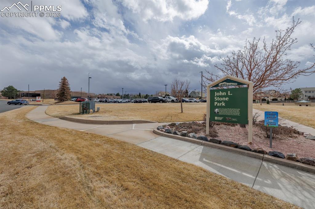 Image 33 of 40: Fabulous Park