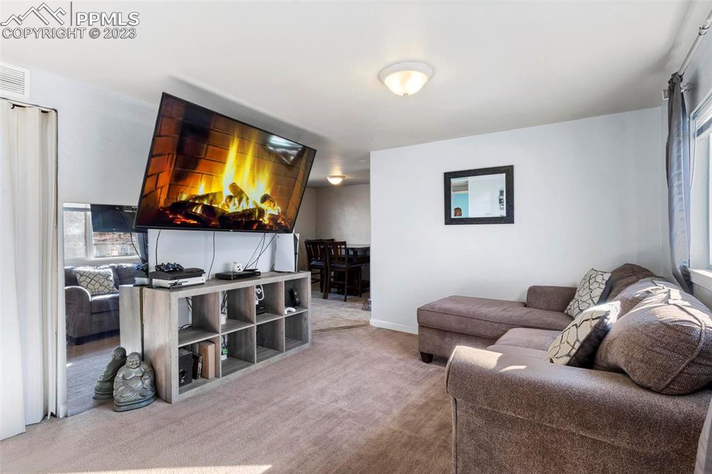 Listing 8611711, Image 3 of 15