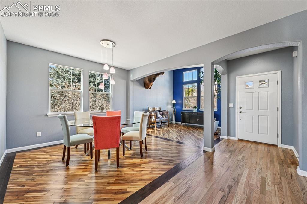 Image 10 of 49: Dining Area