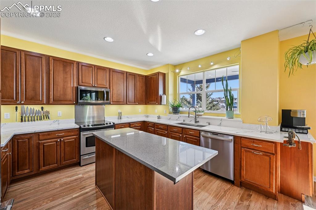 Image 16 of 49: Kitchen