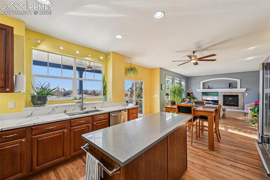 Image 19 of 49: Kitchen