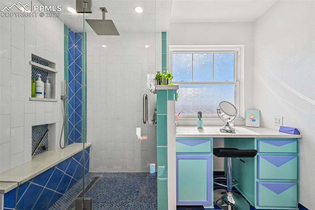 Image 27 of 49: Bathroom