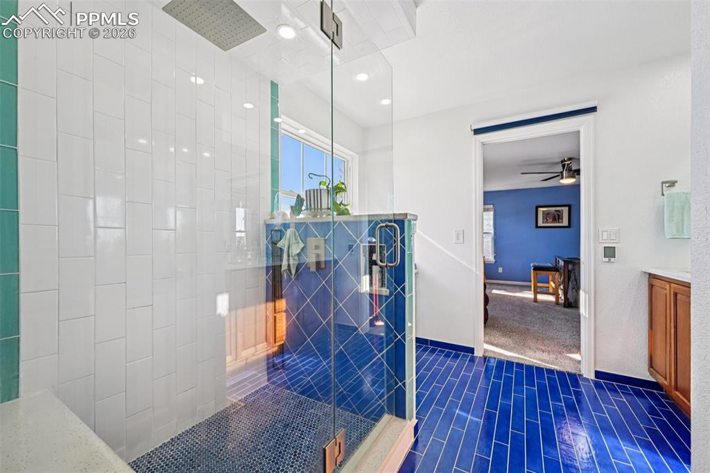 Image 28 of 49: Bathroom