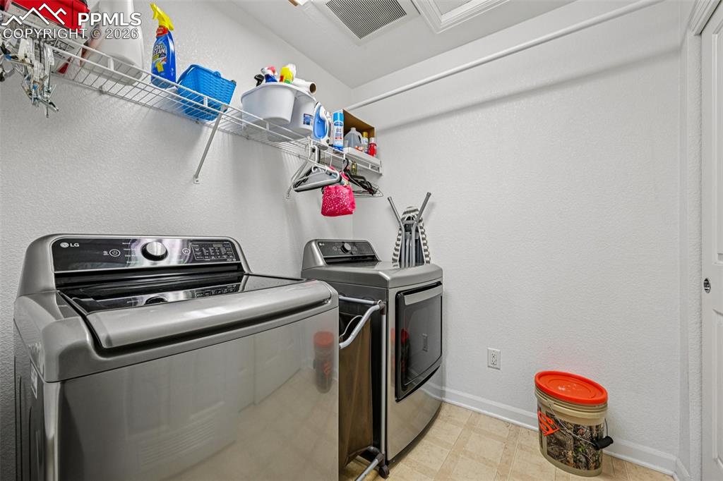 Image 36 of 49: Laundry