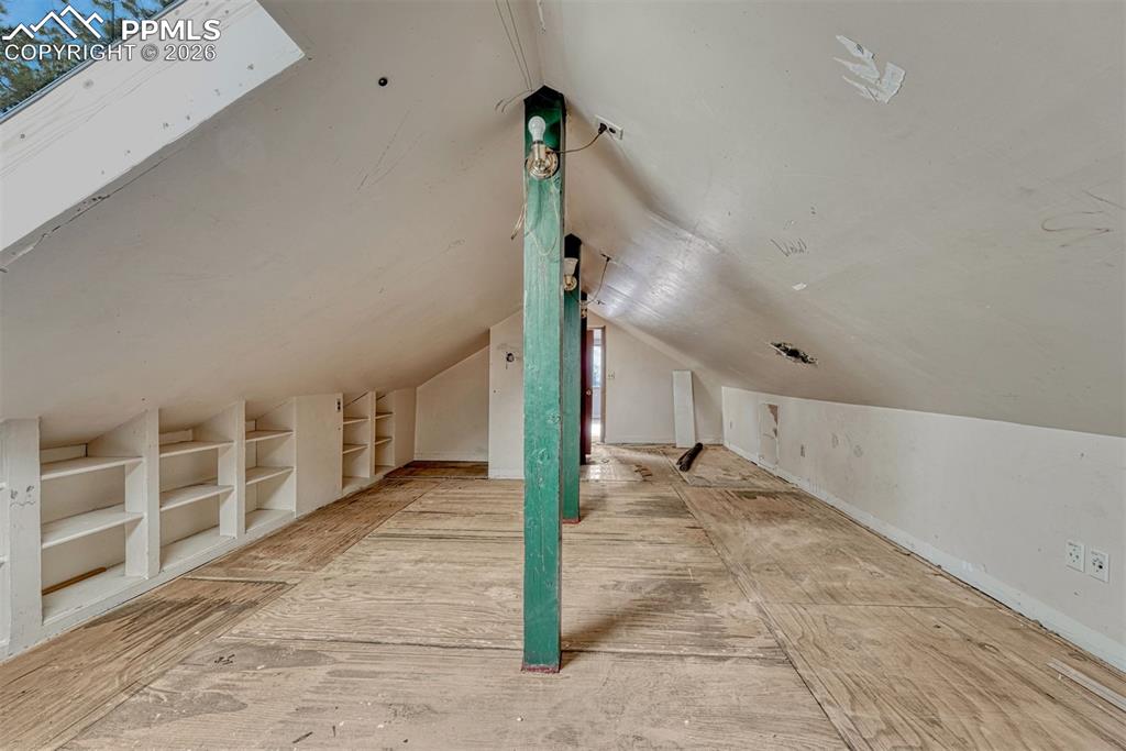 Image 23 of 49: Bonus Room