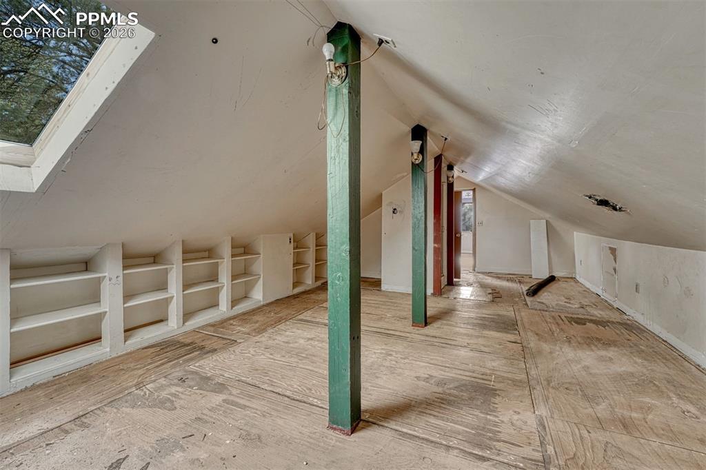 Image 24 of 49: Bonus Room