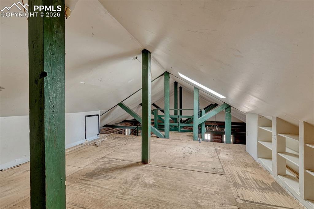 Image 26 of 49: Bonus Room