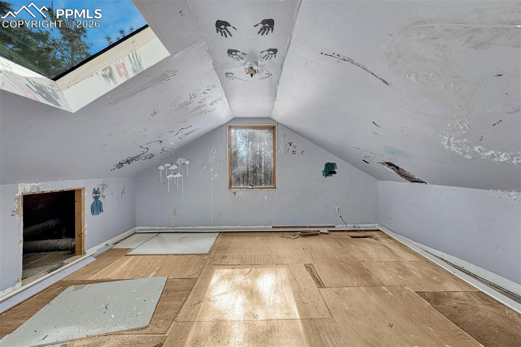 Image 28 of 49: Bonus Room