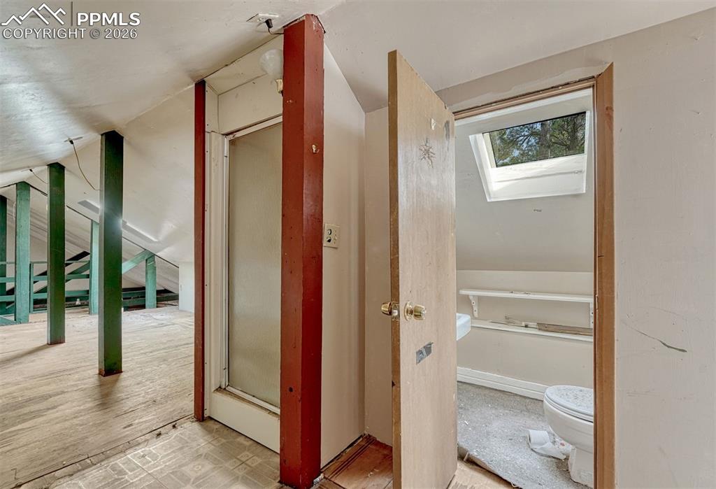 Image 30 of 49: Bathroom