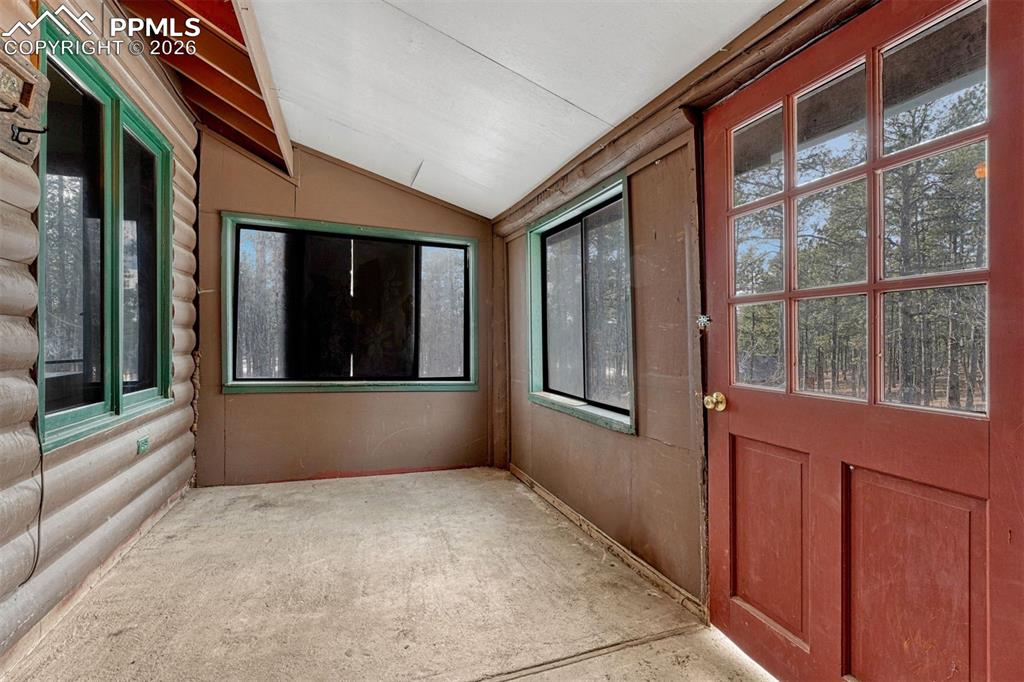 Image 32 of 49: Sun Room