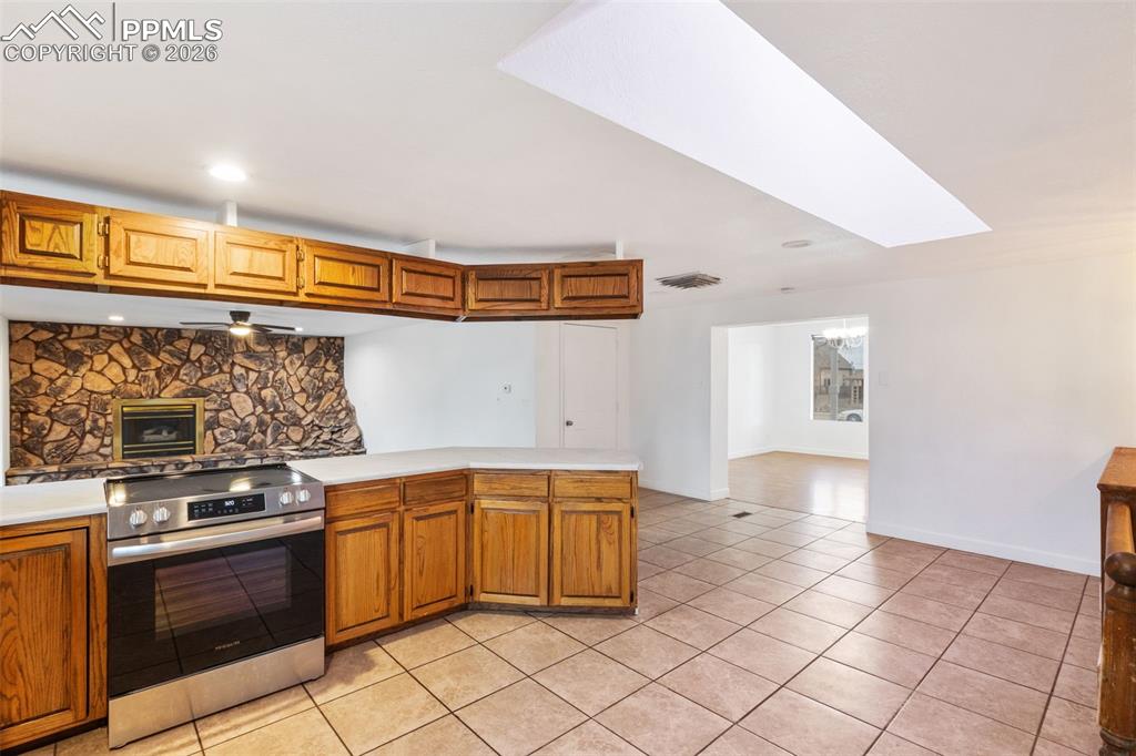 Image 2 of 37: Kitchen